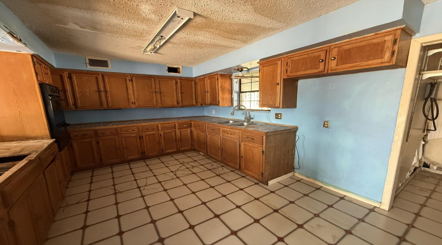 2121 San Jose St, Laredo, Texas 78043, 4 Bedrooms Bedrooms, 6 Rooms Rooms,2 BathroomsBathrooms,Residential,For Sale,2121 San Jose St,20264096