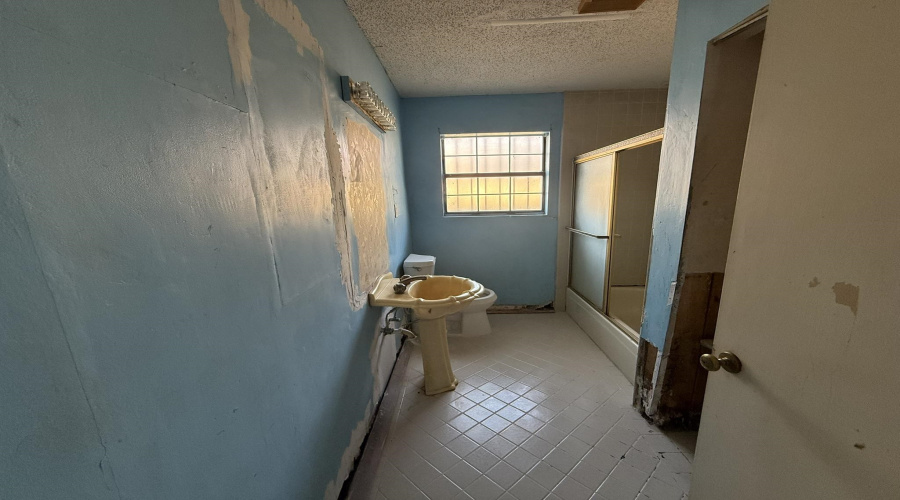 2121 San Jose St, Laredo, Texas 78043, 4 Bedrooms Bedrooms, 6 Rooms Rooms,2 BathroomsBathrooms,Residential,For Sale,2121 San Jose St,20264096