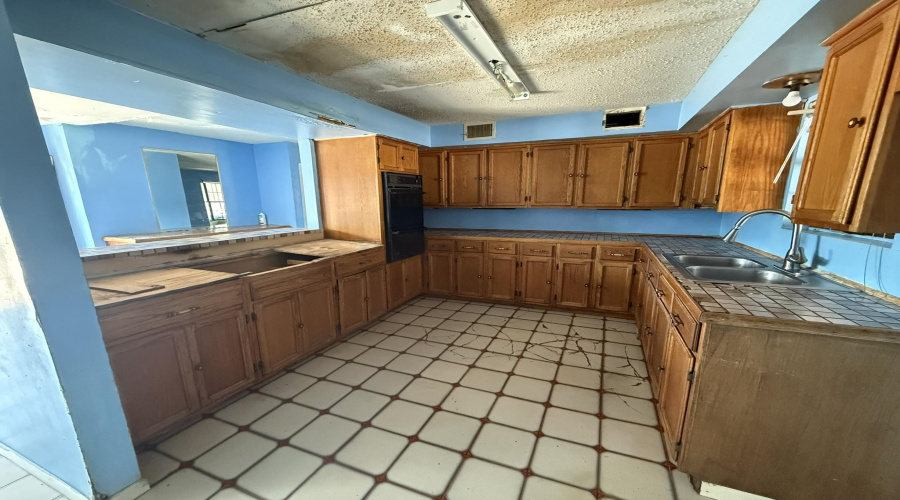 2121 San Jose St, Laredo, Texas 78043, 4 Bedrooms Bedrooms, 6 Rooms Rooms,2 BathroomsBathrooms,Residential,For Sale,2121 San Jose St,20264096