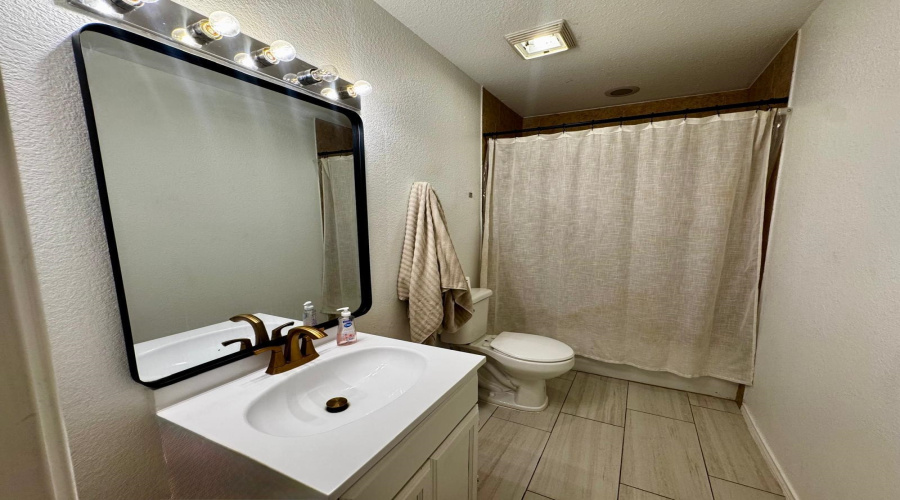 11147 Salado Dr, Laredo, Texas 78045-7375, 3 Bedrooms Bedrooms, 6 Rooms Rooms,2 BathroomsBathrooms,Residential,For Sale,11147 Salado Dr,20264101