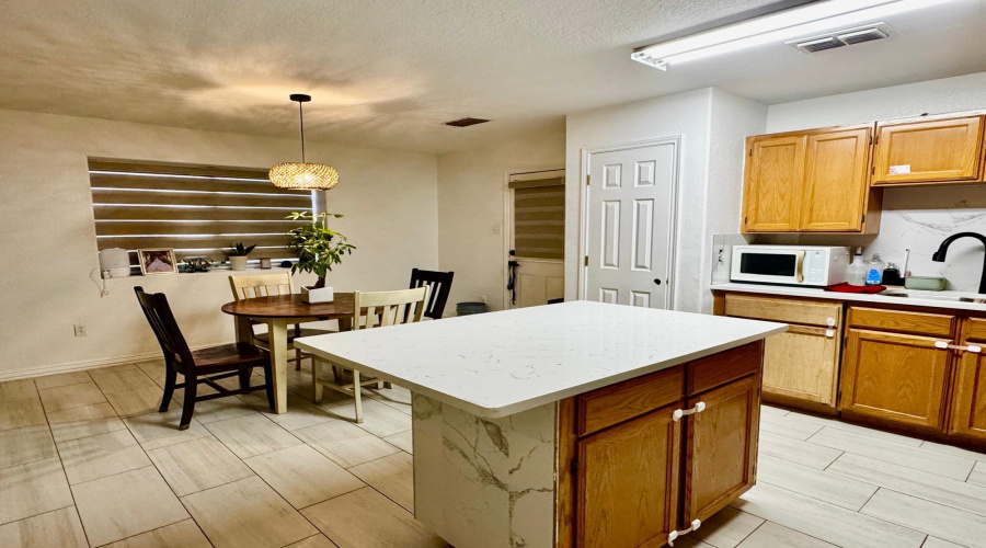 11147 Salado Dr, Laredo, Texas 78045-7375, 3 Bedrooms Bedrooms, 6 Rooms Rooms,2 BathroomsBathrooms,Residential,For Sale,11147 Salado Dr,20264101
