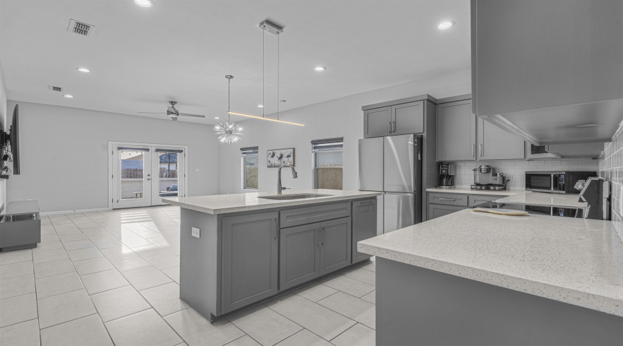 1414 El Caporal Dr., Laredo, Texas 78046, 3 Bedrooms Bedrooms, 5 Rooms Rooms,2 BathroomsBathrooms,Residential,For Sale,1414 El Caporal Dr.,20264102