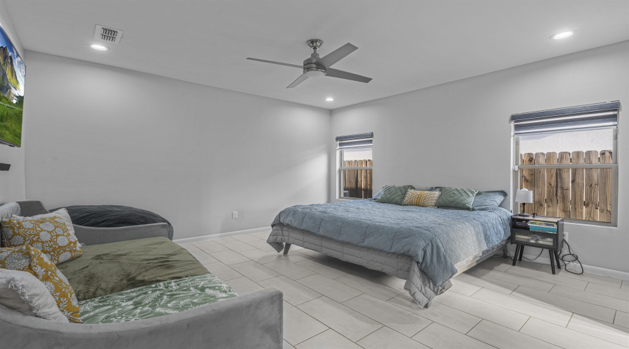 1414 El Caporal Dr., Laredo, Texas 78046, 3 Bedrooms Bedrooms, 5 Rooms Rooms,2 BathroomsBathrooms,Residential,For Sale,1414 El Caporal Dr.,20264102