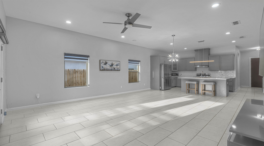 1414 El Caporal Dr., Laredo, Texas 78046, 3 Bedrooms Bedrooms, 5 Rooms Rooms,2 BathroomsBathrooms,Residential,For Sale,1414 El Caporal Dr.,20264102