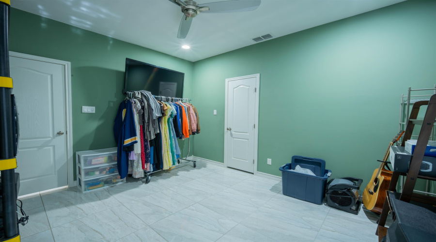 216 Twin Oak Dr, LAREDO, Texas 78045-6857, 4 Bedrooms Bedrooms, 5 Rooms Rooms,4 BathroomsBathrooms,Residential,For Sale,216 Twin Oak Dr,20264103