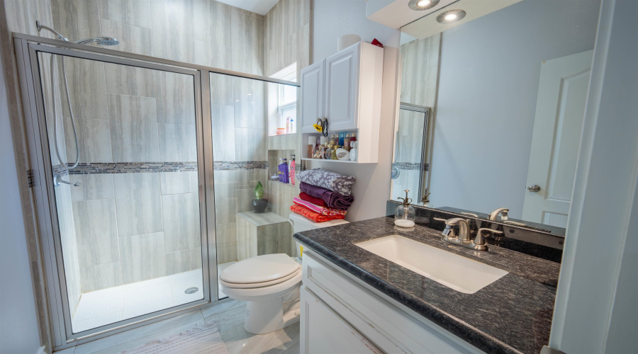 216 Twin Oak Dr, LAREDO, Texas 78045-6857, 4 Bedrooms Bedrooms, 5 Rooms Rooms,4 BathroomsBathrooms,Residential,For Sale,216 Twin Oak Dr,20264103