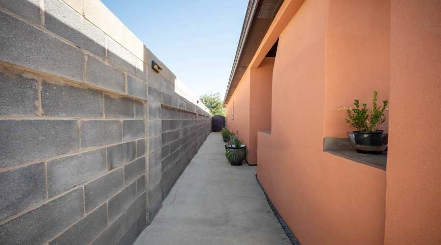216 Twin Oak Dr, LAREDO, Texas 78045-6857, 4 Bedrooms Bedrooms, 5 Rooms Rooms,4 BathroomsBathrooms,Residential,For Sale,216 Twin Oak Dr,20264103