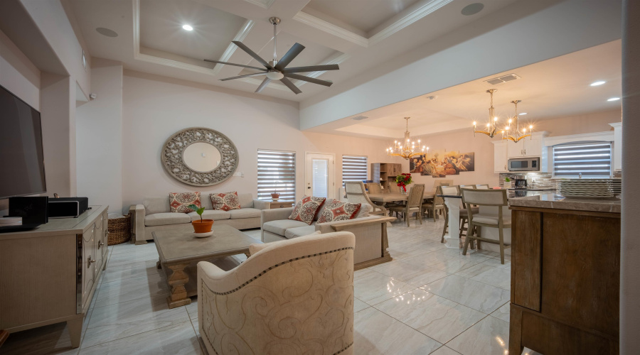 216 Twin Oak Dr, LAREDO, Texas 78045-6857, 4 Bedrooms Bedrooms, 5 Rooms Rooms,4 BathroomsBathrooms,Residential,For Sale,216 Twin Oak Dr,20264103