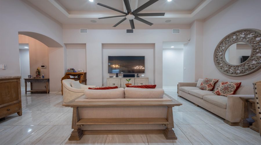 216 Twin Oak Dr, LAREDO, Texas 78045-6857, 4 Bedrooms Bedrooms, 5 Rooms Rooms,4 BathroomsBathrooms,Residential,For Sale,216 Twin Oak Dr,20264103
