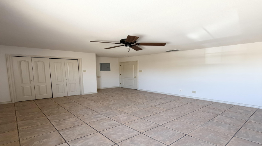 419 W Eistetter St, Laredo, Texas 78041, 2 Bedrooms Bedrooms, 4 Rooms Rooms,1 BathroomBathrooms,Residential,For Rent,419 W Eistetter St,20264104
