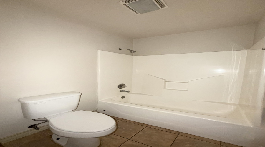 419 W Eistetter St, Laredo, Texas 78041, 2 Bedrooms Bedrooms, 4 Rooms Rooms,1 BathroomBathrooms,Residential,For Rent,419 W Eistetter St,20264104
