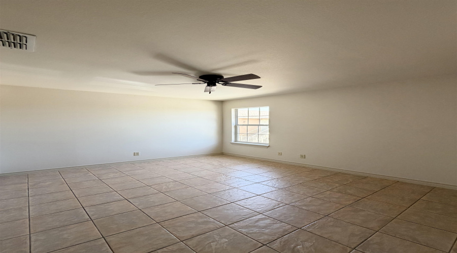 419 W Eistetter St, Laredo, Texas 78041, 2 Bedrooms Bedrooms, 4 Rooms Rooms,1 BathroomBathrooms,Residential,For Rent,419 W Eistetter St,20264104