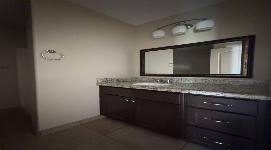 408 Shiloh Dr, Laredo, Texas 78045, 2 Bedrooms Bedrooms, 5 Rooms Rooms,2 BathroomsBathrooms,Residential,For Rent,408 Shiloh Dr,20264105