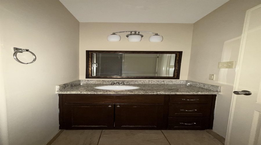 408 Shiloh Dr, Laredo, Texas 78045, 2 Bedrooms Bedrooms, 5 Rooms Rooms,2 BathroomsBathrooms,Residential,For Rent,408 Shiloh Dr,20264105