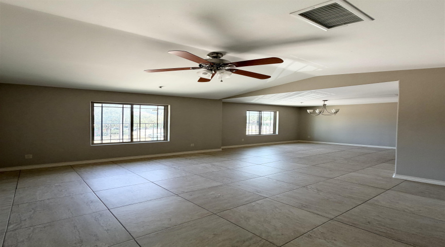 408 Shiloh Dr, Laredo, Texas 78045, 2 Bedrooms Bedrooms, 5 Rooms Rooms,2 BathroomsBathrooms,Residential,For Rent,408 Shiloh Dr,20264105