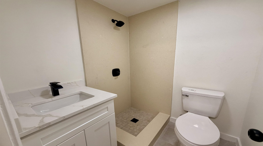 3405 S Louisiana Ave, Laredo, Texas 78046, 3 Bedrooms Bedrooms, 6 Rooms Rooms,2 BathroomsBathrooms,Residential,For Rent,3405 S Louisiana Ave,20264116