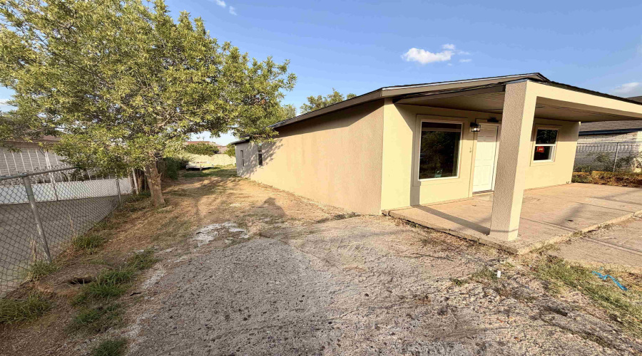 3405 S Louisiana Ave, Laredo, Texas 78046, 3 Bedrooms Bedrooms, 6 Rooms Rooms,2 BathroomsBathrooms,Residential,For Rent,3405 S Louisiana Ave,20264116