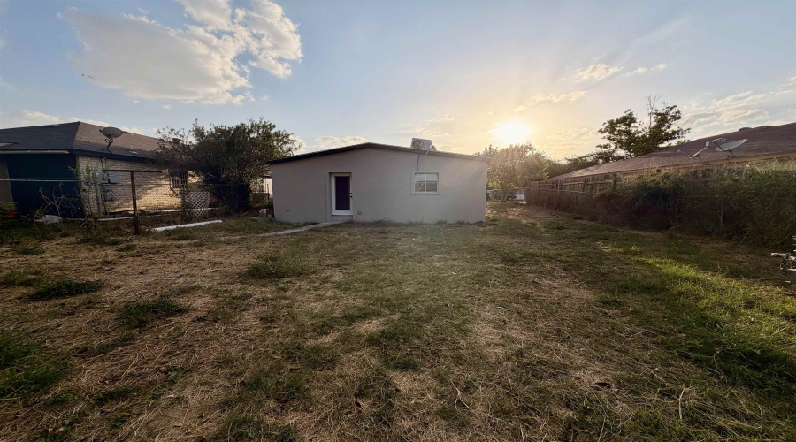 3405 S Louisiana Ave, Laredo, Texas 78046, 3 Bedrooms Bedrooms, 6 Rooms Rooms,2 BathroomsBathrooms,Residential,For Rent,3405 S Louisiana Ave,20264116