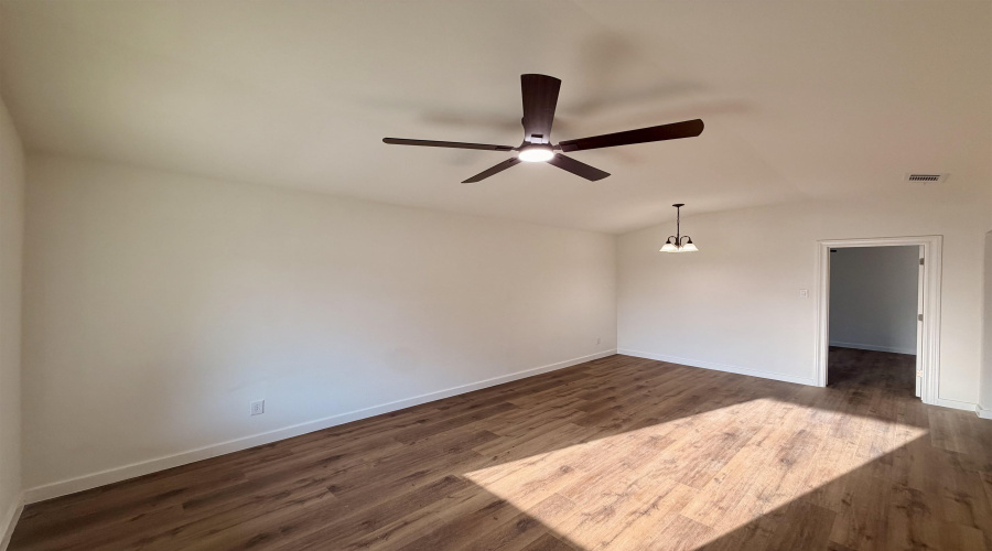 3405 S Louisiana Ave, Laredo, Texas 78046, 3 Bedrooms Bedrooms, 6 Rooms Rooms,2 BathroomsBathrooms,Residential,For Rent,3405 S Louisiana Ave,20264116