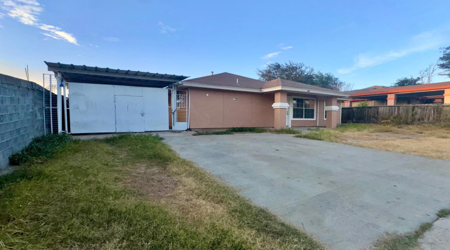 2451 Colonia Lp, Laredo, Texas 78046, 3 Bedrooms Bedrooms, 5 Rooms Rooms,2 BathroomsBathrooms,Residential,For Sale,2451 Colonia Lp,20264118