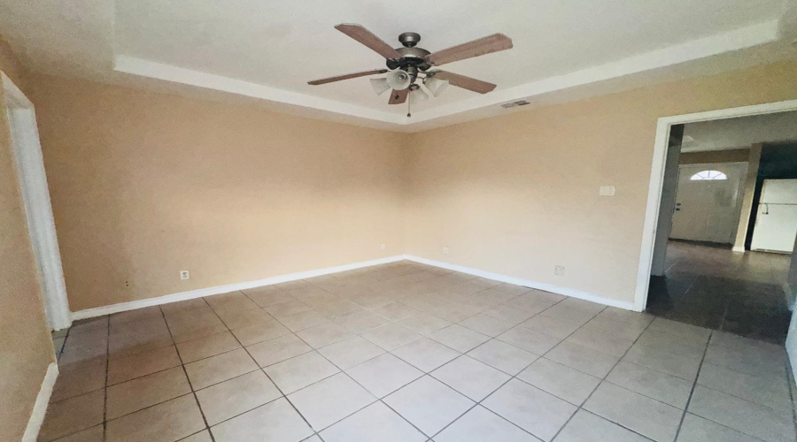 2451 Colonia Lp, Laredo, Texas 78046, 3 Bedrooms Bedrooms, 5 Rooms Rooms,2 BathroomsBathrooms,Residential,For Sale,2451 Colonia Lp,20264118