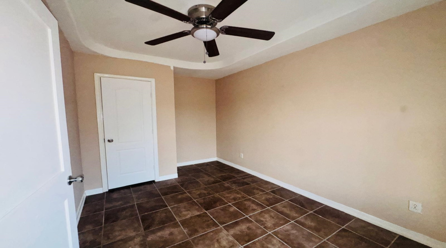 2451 Colonia Lp, Laredo, Texas 78046, 3 Bedrooms Bedrooms, 5 Rooms Rooms,2 BathroomsBathrooms,Residential,For Sale,2451 Colonia Lp,20264118