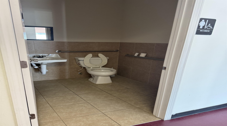 4820 Mims Ave, Laredo, Texas 78041, 1 Room Rooms,2 BathroomsBathrooms,Commercial retail/office,For Rent,4820 Mims Ave,20264111