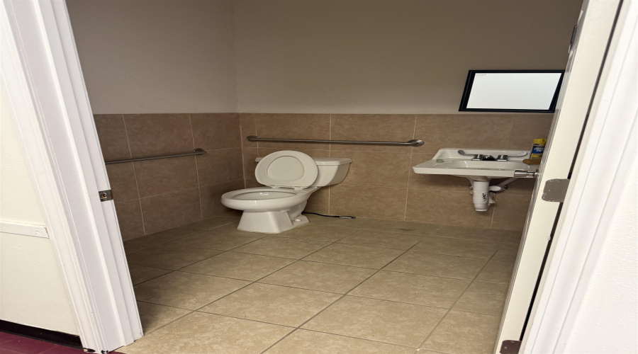 4820 Mims Ave, Laredo, Texas 78041, 1 Room Rooms,2 BathroomsBathrooms,Commercial retail/office,For Rent,4820 Mims Ave,20264111