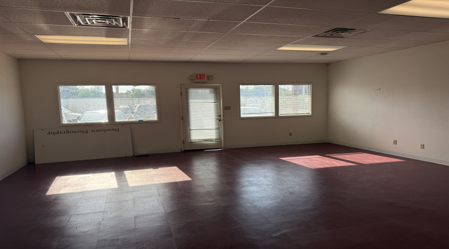 4820 Mims Ave, Laredo, Texas 78041, 1 Room Rooms,2 BathroomsBathrooms,Commercial retail/office,For Rent,4820 Mims Ave,20264111