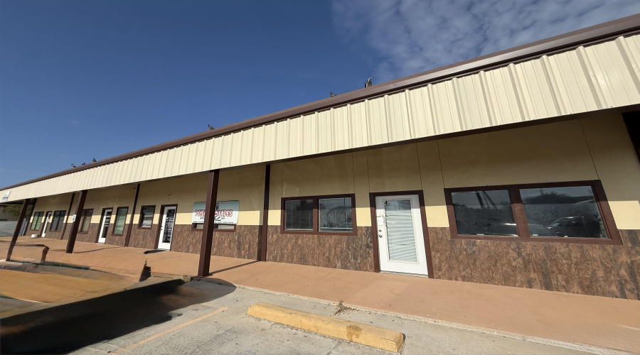 4820 Mims Ave, Laredo, Texas 78041, 1 Room Rooms,2 BathroomsBathrooms,Commercial retail/office,For Rent,4820 Mims Ave,20264111