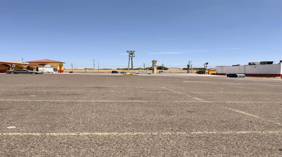 666 Prada-Machin Dr, Laredo, Texas 78046, ,1 BathroomBathrooms,Commercial retail/office,For Sale,666 Prada-Machin Dr,20264117