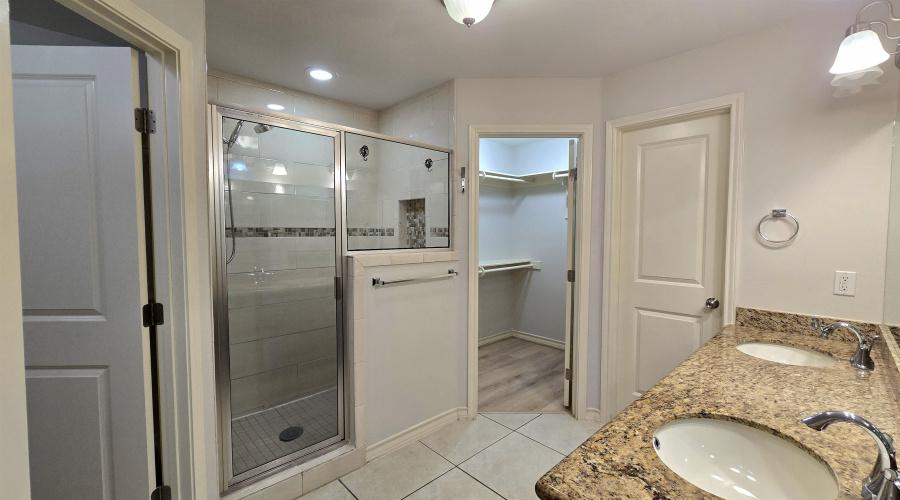 10504 Mahara Dr, Laredo, Texas 78045, 3 Bedrooms Bedrooms, 6 Rooms Rooms,2 BathroomsBathrooms,Residential,For Sale,10504 Mahara Dr,20264112