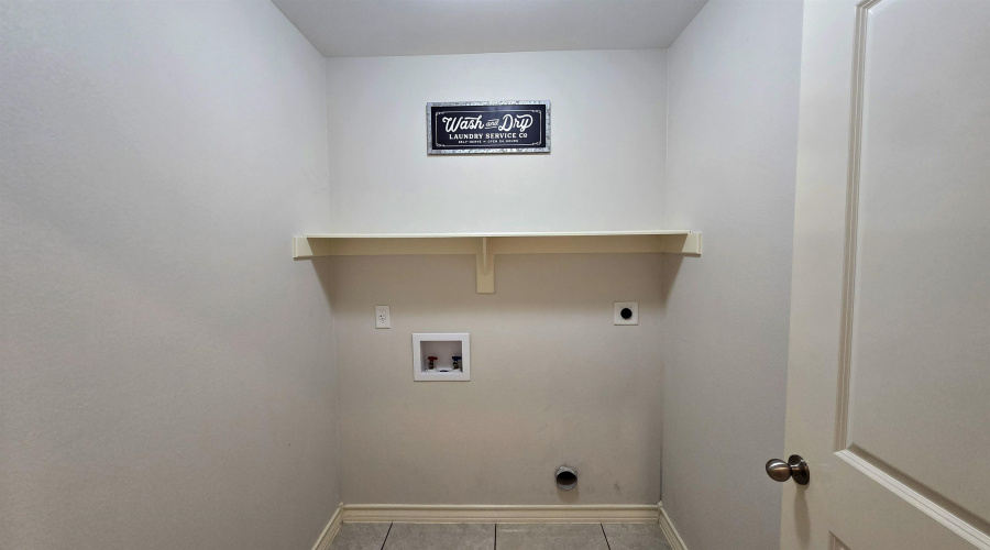 10504 Mahara Dr, Laredo, Texas 78045, 3 Bedrooms Bedrooms, 6 Rooms Rooms,2 BathroomsBathrooms,Residential,For Sale,10504 Mahara Dr,20264112