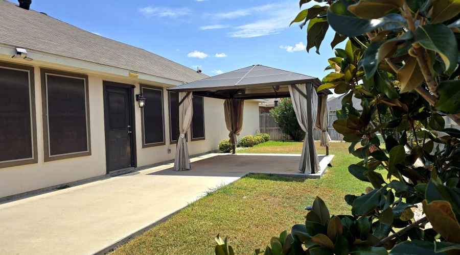 10504 Mahara Dr, Laredo, Texas 78045, 3 Bedrooms Bedrooms, 6 Rooms Rooms,2 BathroomsBathrooms,Residential,For Sale,10504 Mahara Dr,20264112