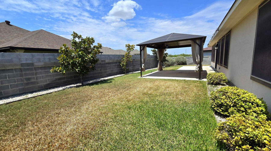 10504 Mahara Dr, Laredo, Texas 78045, 3 Bedrooms Bedrooms, 6 Rooms Rooms,2 BathroomsBathrooms,Residential,For Sale,10504 Mahara Dr,20264112