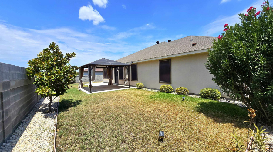 10504 Mahara Dr, Laredo, Texas 78045, 3 Bedrooms Bedrooms, 6 Rooms Rooms,2 BathroomsBathrooms,Residential,For Sale,10504 Mahara Dr,20264112