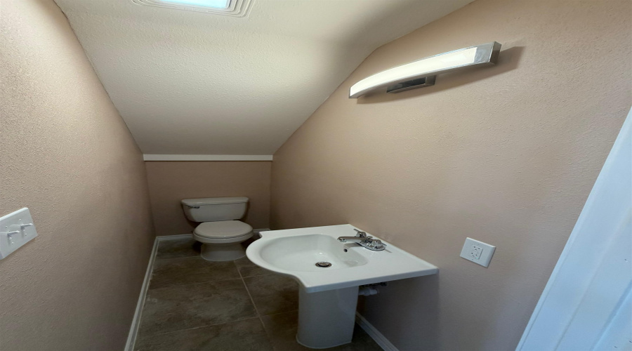 2114 E Price St, Laredo, Texas 78043, 4 Bedrooms Bedrooms, 6 Rooms Rooms,3 BathroomsBathrooms,Residential,For Sale,2114 E Price St,20264114