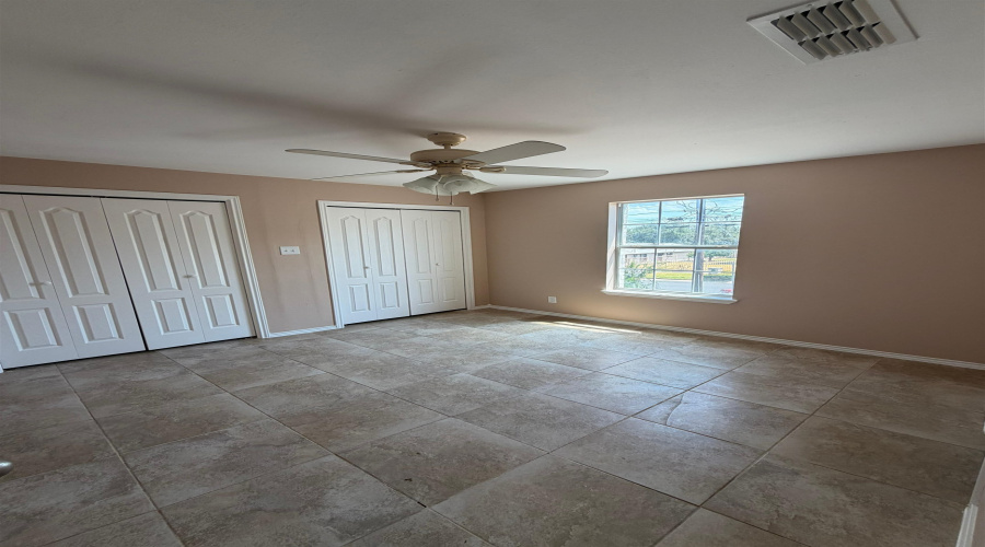 2114 E Price St, Laredo, Texas 78043, 4 Bedrooms Bedrooms, 6 Rooms Rooms,3 BathroomsBathrooms,Residential,For Sale,2114 E Price St,20264114