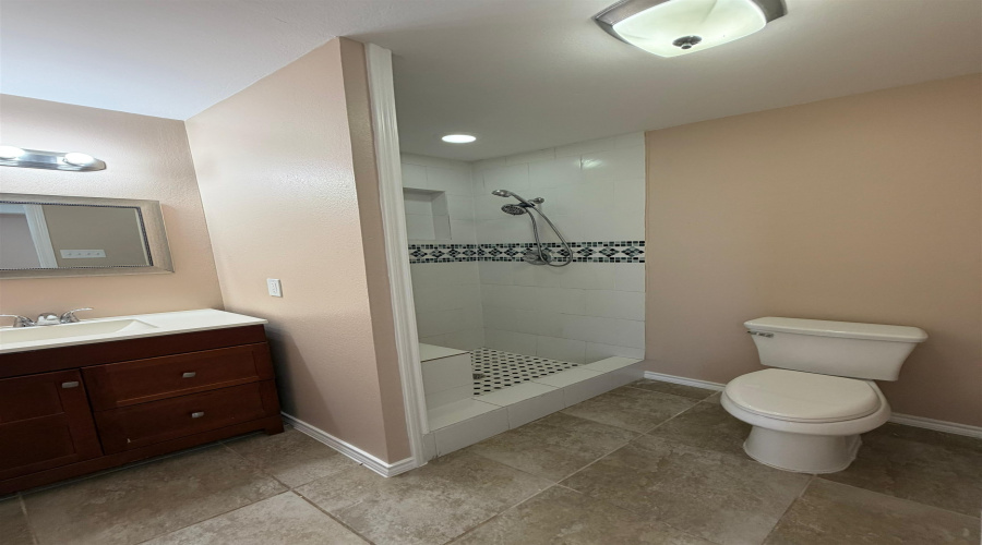 2114 E Price St, Laredo, Texas 78043, 4 Bedrooms Bedrooms, 6 Rooms Rooms,3 BathroomsBathrooms,Residential,For Sale,2114 E Price St,20264114