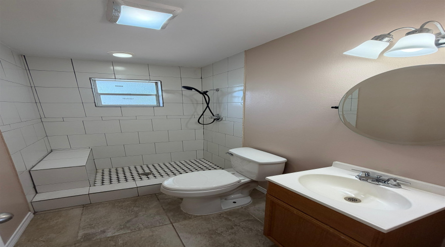 2114 E Price St, Laredo, Texas 78043, 4 Bedrooms Bedrooms, 6 Rooms Rooms,3 BathroomsBathrooms,Residential,For Sale,2114 E Price St,20264114