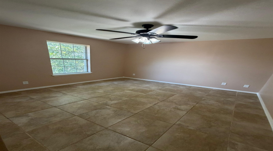 2114 E Price St, Laredo, Texas 78043, 4 Bedrooms Bedrooms, 6 Rooms Rooms,3 BathroomsBathrooms,Residential,For Sale,2114 E Price St,20264114