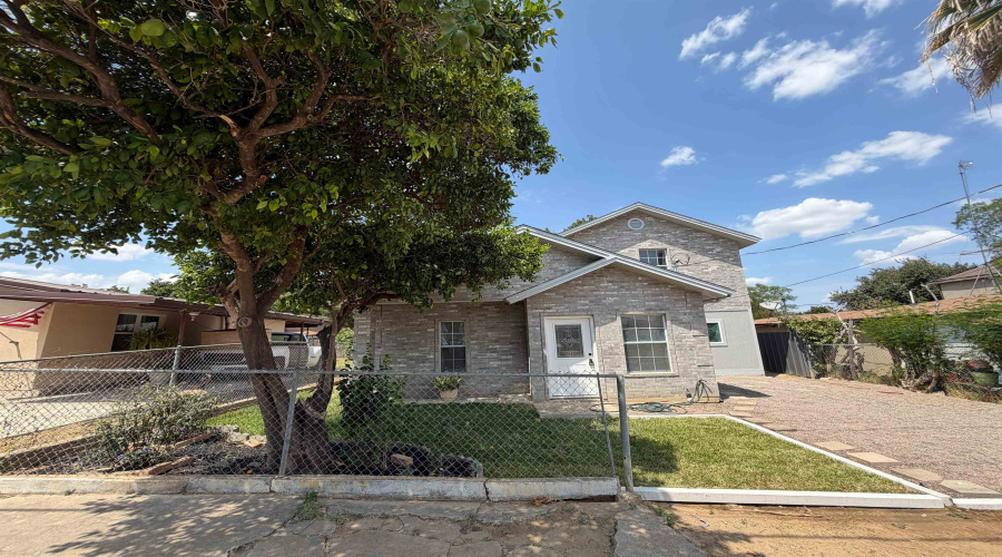 2114 E Price St, Laredo, Texas 78043, 4 Bedrooms Bedrooms, 6 Rooms Rooms,3 BathroomsBathrooms,Residential,For Sale,2114 E Price St,20264114