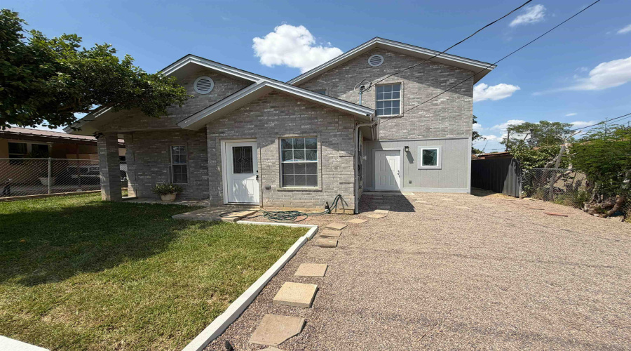 2114 E Price St, Laredo, Texas 78043, 4 Bedrooms Bedrooms, 6 Rooms Rooms,3 BathroomsBathrooms,Residential,For Sale,2114 E Price St,20264114
