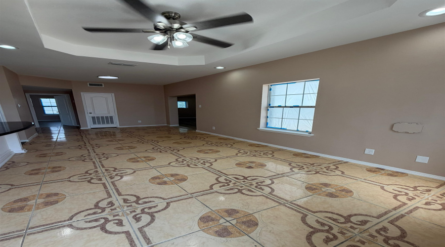 2114 E Price St, Laredo, Texas 78043, 4 Bedrooms Bedrooms, 6 Rooms Rooms,3 BathroomsBathrooms,Residential,For Sale,2114 E Price St,20264114