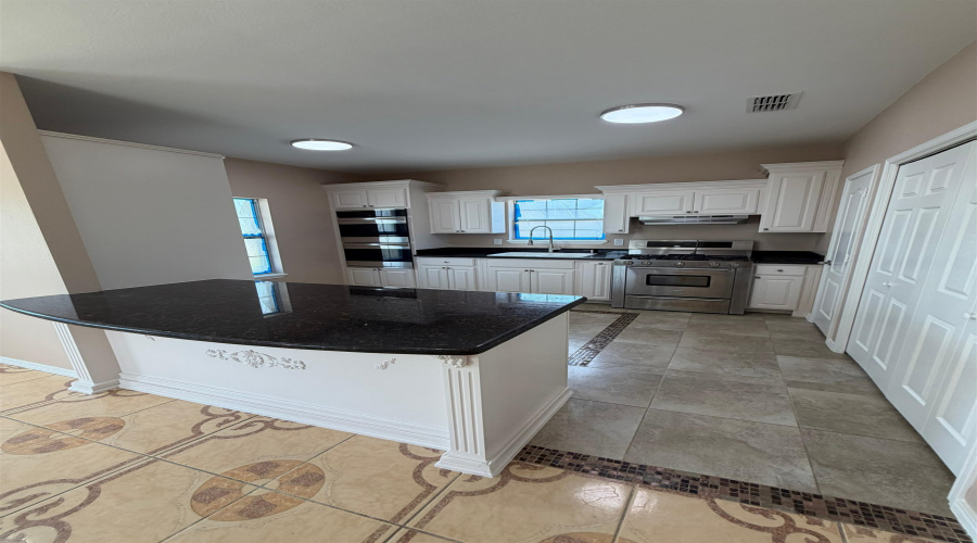 2114 E Price St, Laredo, Texas 78043, 4 Bedrooms Bedrooms, 6 Rooms Rooms,3 BathroomsBathrooms,Residential,For Sale,2114 E Price St,20264114