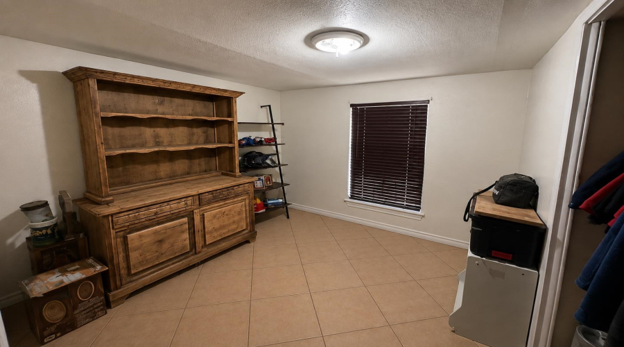 4808 Los Martinez Dr, Laredo, Texas 78041, 3 Bedrooms Bedrooms, 5 Rooms Rooms,1 BathroomBathrooms,Residential,For Sale,4808 Los Martinez Dr,20264124