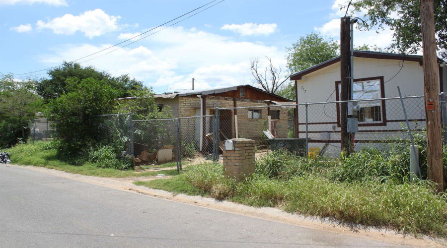 3820 Lexington Ave, Laredo, Texas 78041, 3 Bedrooms Bedrooms, 5 Rooms Rooms,1 BathroomBathrooms,Residential,For Sale,3820 Lexington Ave,20262271