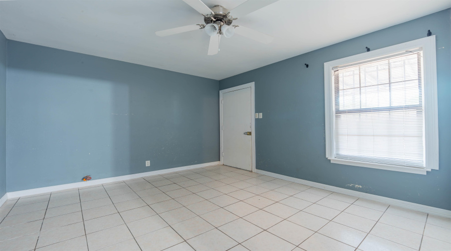 1010 San Pedro St, Laredo, Texas 78041, 4 Bedrooms Bedrooms, 6 Rooms Rooms,2 BathroomsBathrooms,Residential,For Sale,1010 San Pedro St,20264126