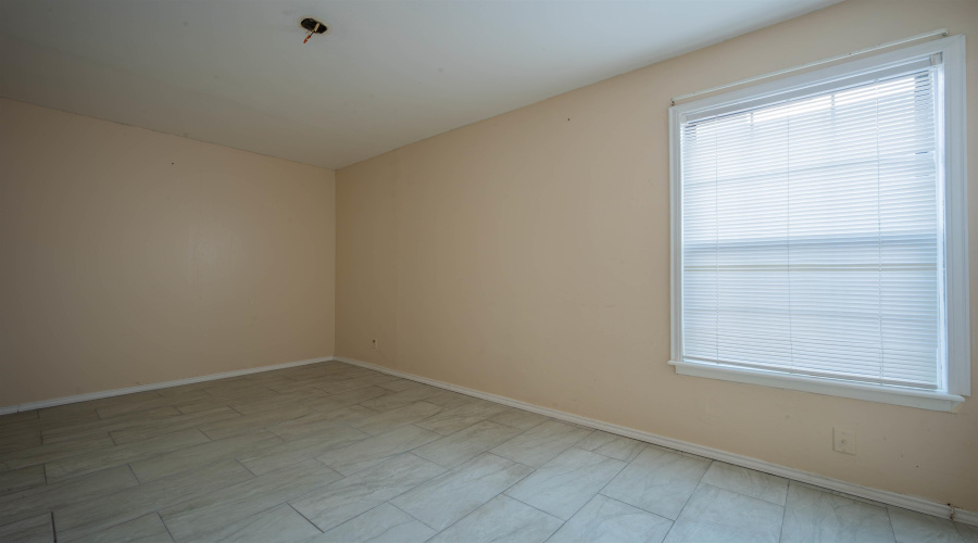 1010 San Pedro St, Laredo, Texas 78041, 4 Bedrooms Bedrooms, 6 Rooms Rooms,2 BathroomsBathrooms,Residential,For Sale,1010 San Pedro St,20264126