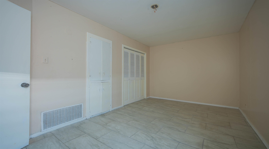 1010 San Pedro St, Laredo, Texas 78041, 4 Bedrooms Bedrooms, 6 Rooms Rooms,2 BathroomsBathrooms,Residential,For Sale,1010 San Pedro St,20264126